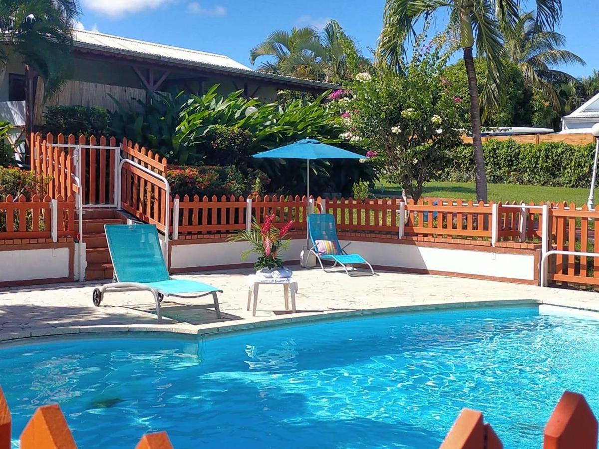 Bungalow Charmant A Sainte-Rose, Piscine Partagee エクステリア 写真