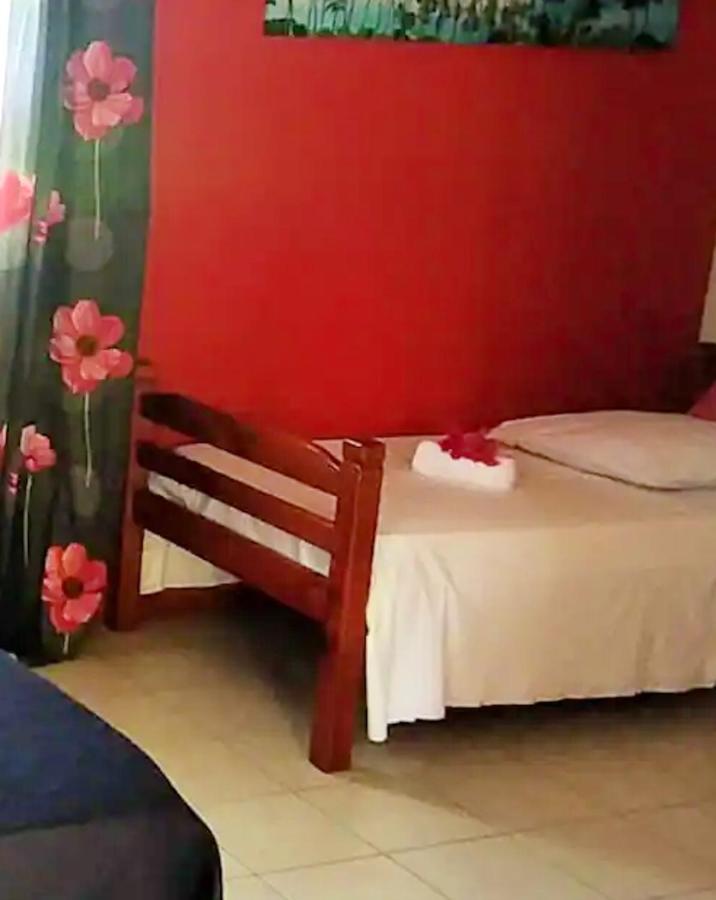 Bungalow Charmant A Sainte-Rose, Piscine Partagee エクステリア 写真