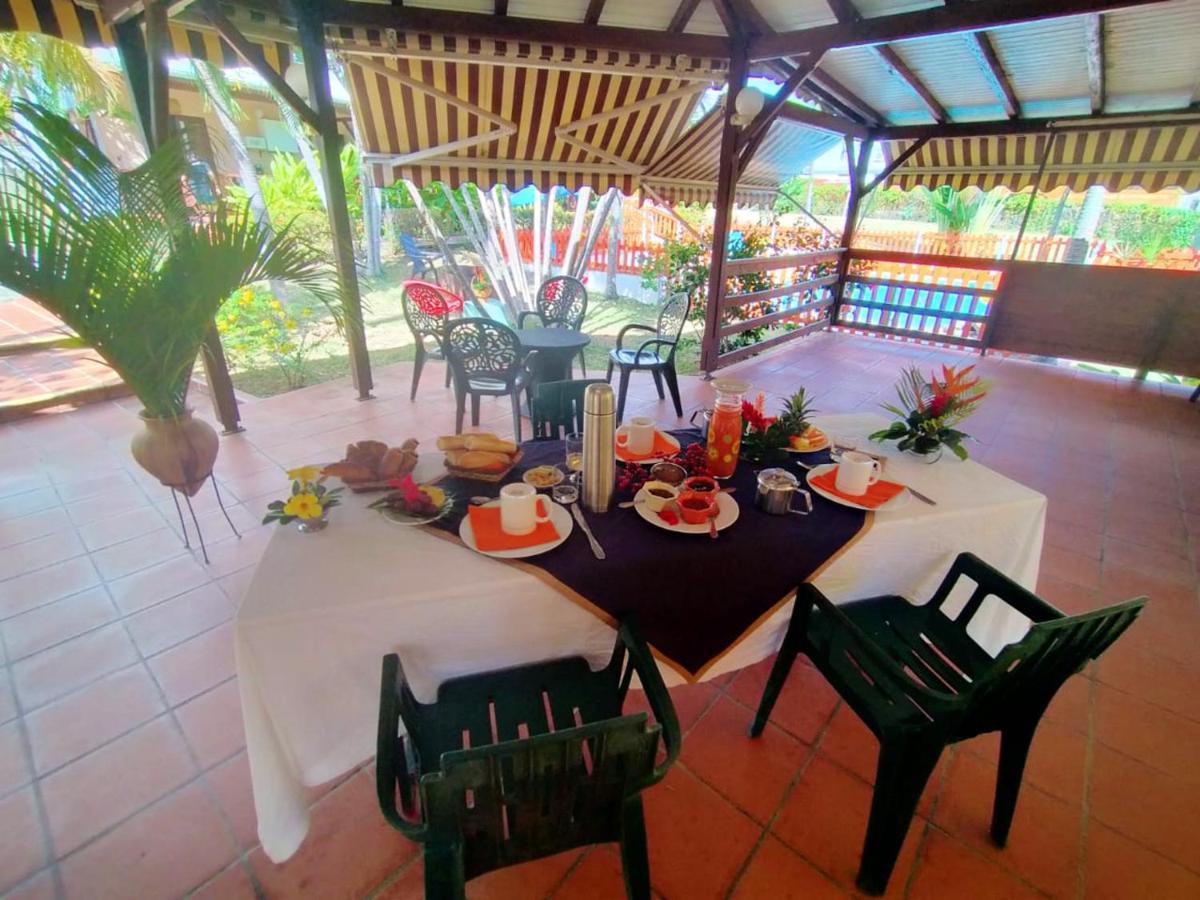 Bungalow Charmant A Sainte-Rose, Piscine Partagee エクステリア 写真